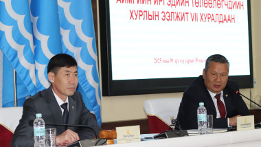 АЙМГИЙН ИРГЭДИЙН ТӨЛӨӨЛӨГЧДИЙН ХУРЛЫН VII ХУРАЛДААН ХУРАЛДАЖ БАЙНА