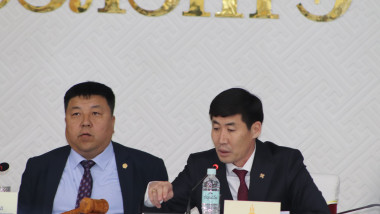 "Зөвшөөрөл олгох тухай" болон "Зөвшөөрлийн хугацаа сунгах тухай" асуудлыг хэлэлцэн баталлаа