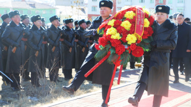 МОНГОЛ УЛСЫН БААТАР Д.САМДАНГИЙН ХӨШӨӨНД ЦЭЦЭГ ӨРГӨЛӨӨ